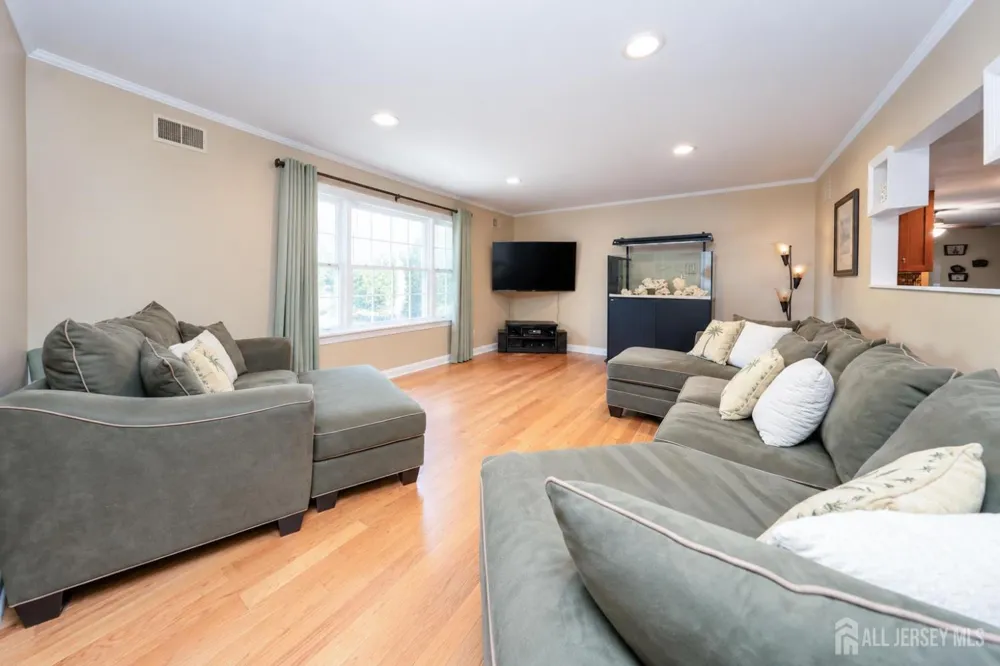 987 Bennetts Mills Road Jackson, NJ 08527
