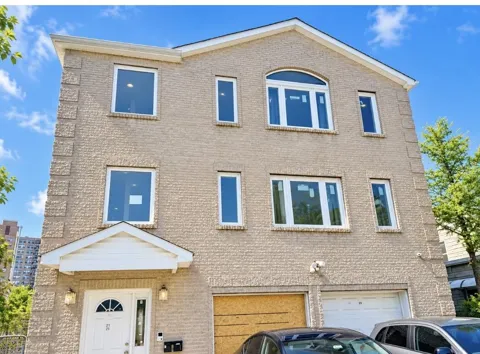 21 PERRY ST