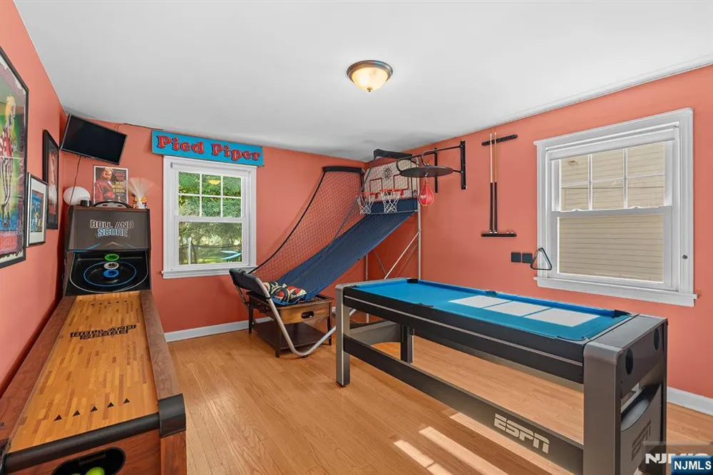 164 Kensington Road River Edge, NJ 07661