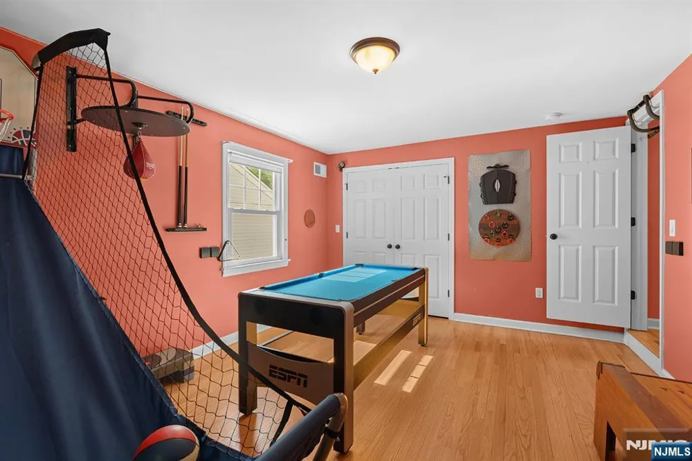164 Kensington Road River Edge, NJ 07661