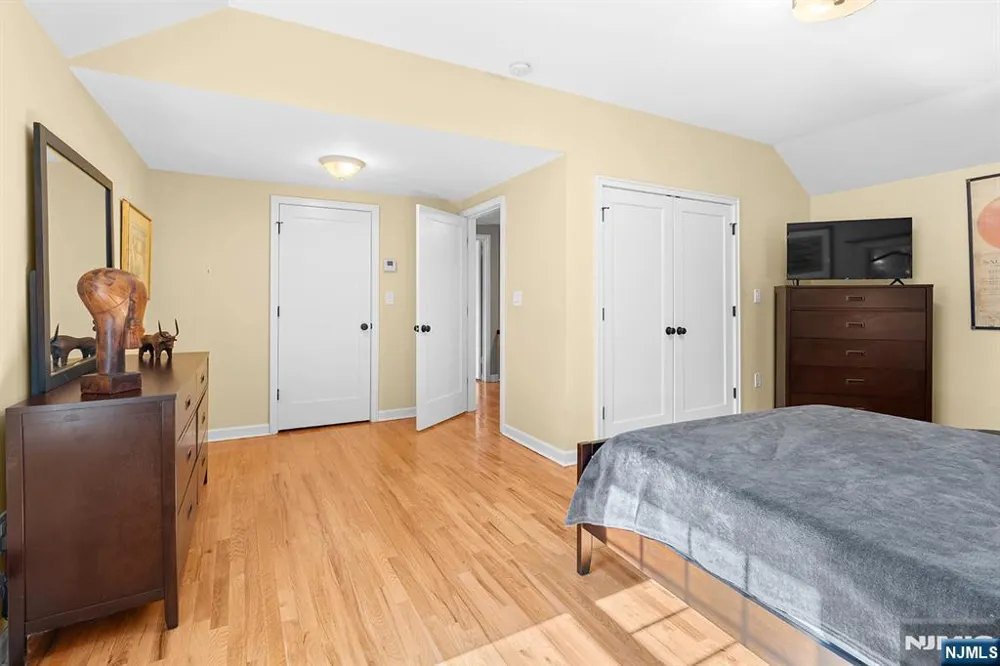 164 Kensington Road River Edge, NJ 07661