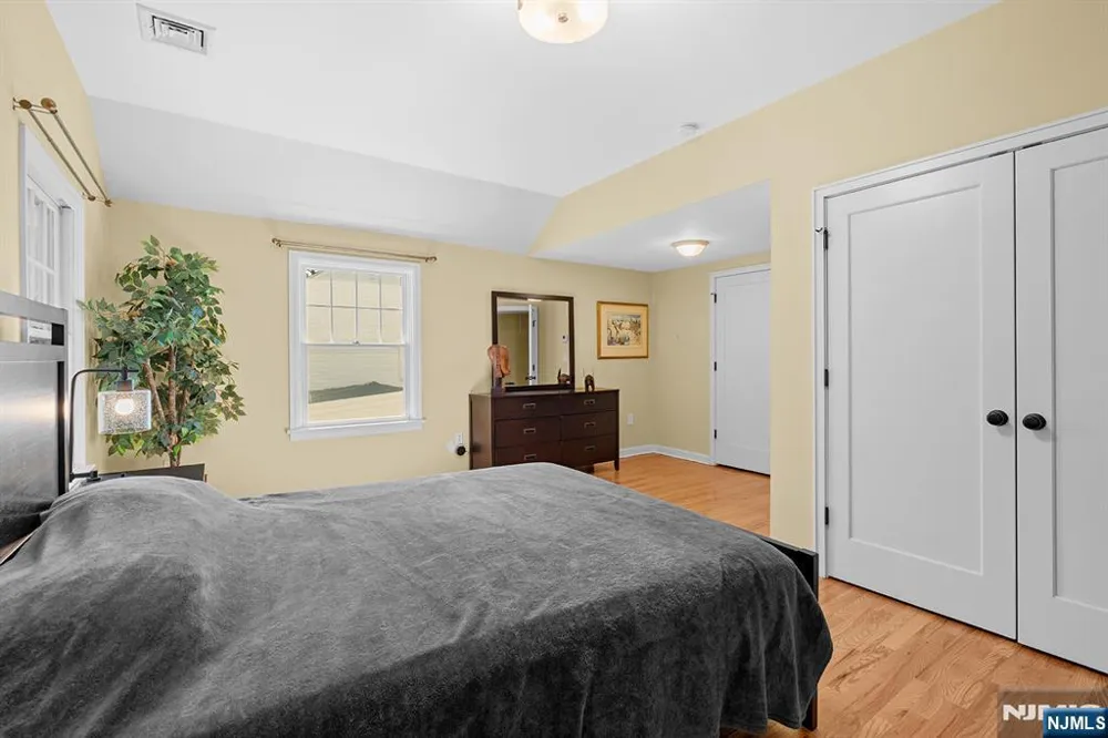 164 Kensington Road River Edge, NJ 07661