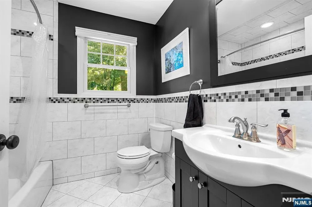 164 Kensington Road River Edge, NJ 07661