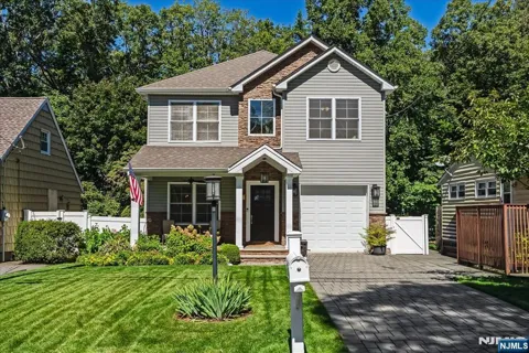 11 Ridge Place