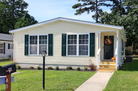40 Dogwood Ln