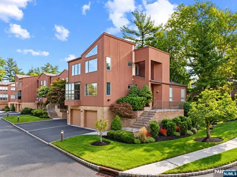 2 Sutton Place