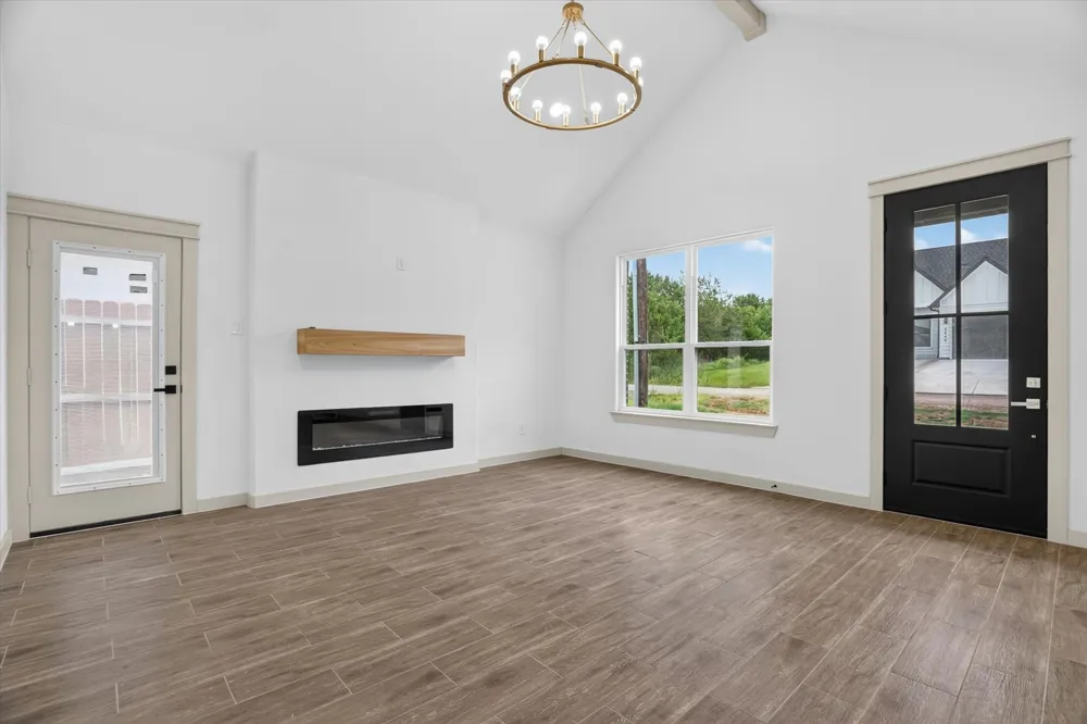 5849 Black Pine Circle Granbury, TX 76048
