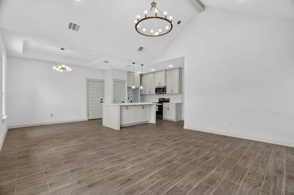 5849 Black Pine Circle Granbury, TX 76048