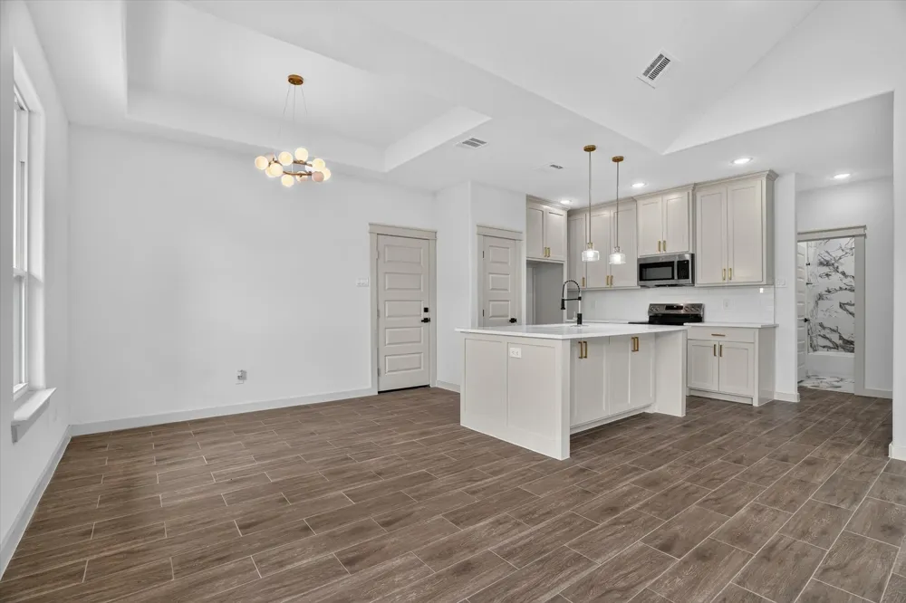 5849 Black Pine Circle Granbury, TX 76048
