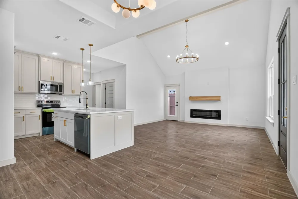 5849 Black Pine Circle Granbury, TX 76048
