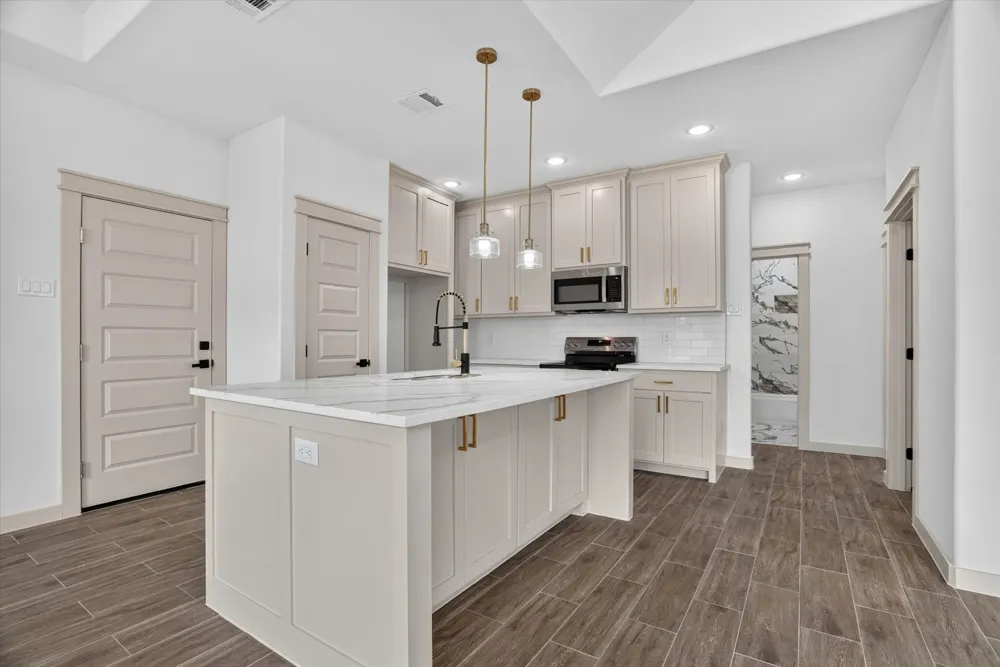5849 Black Pine Circle Granbury, TX 76048