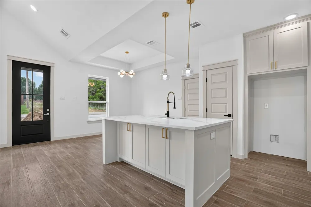 5849 Black Pine Circle Granbury, TX 76048