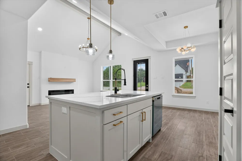 5849 Black Pine Circle Granbury, TX 76048