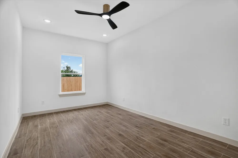 5849 Black Pine Circle Granbury, TX 76048
