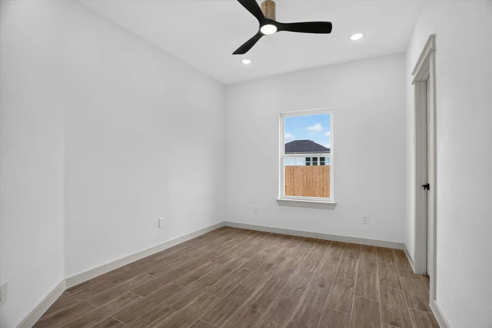5849 Black Pine Circle Granbury, TX 76048