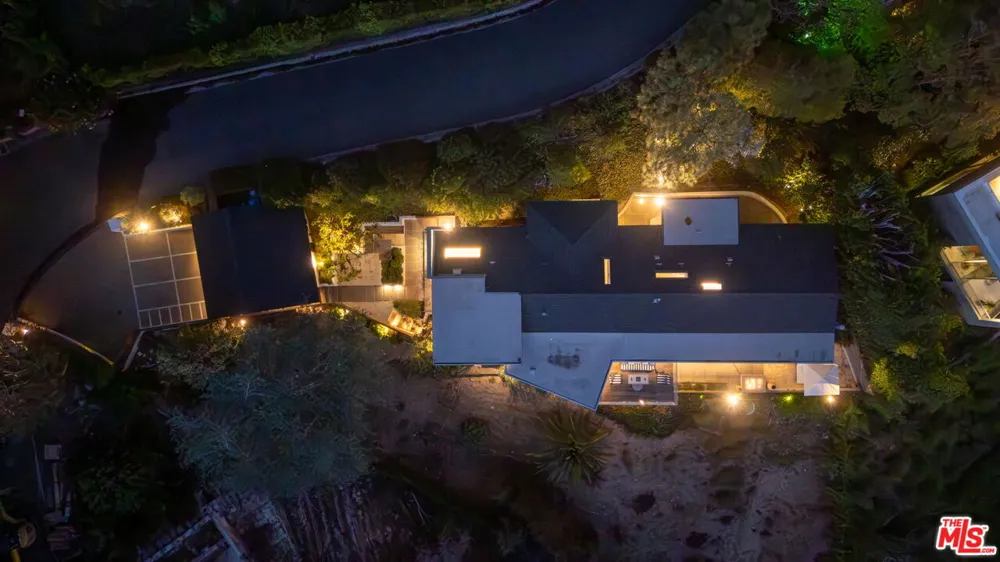 1570 Casale Road Los Angeles, CA 90272