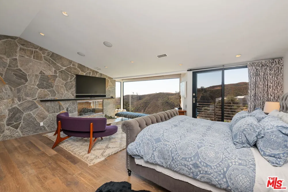 1570 Casale Road Los Angeles, CA 90272