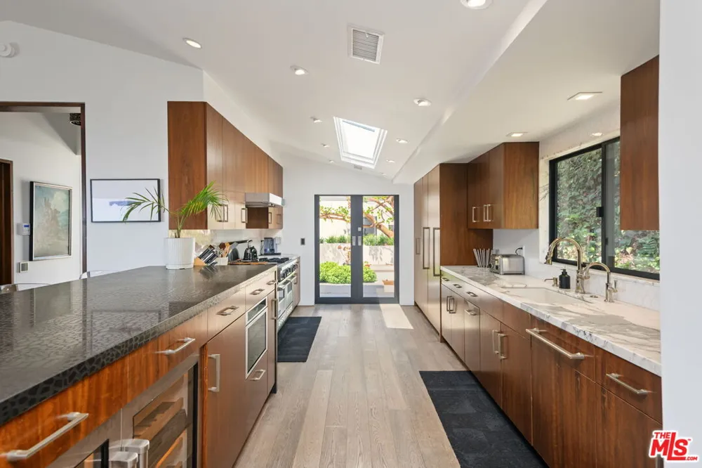 1570 Casale Road Los Angeles, CA 90272