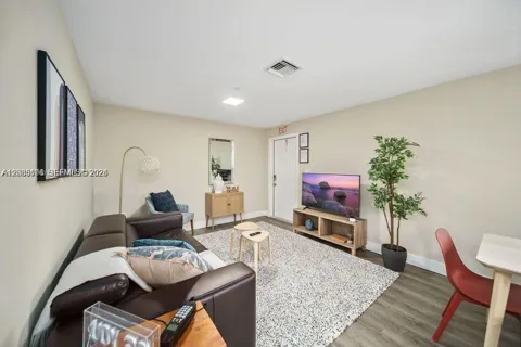 2324 Garfield St #4