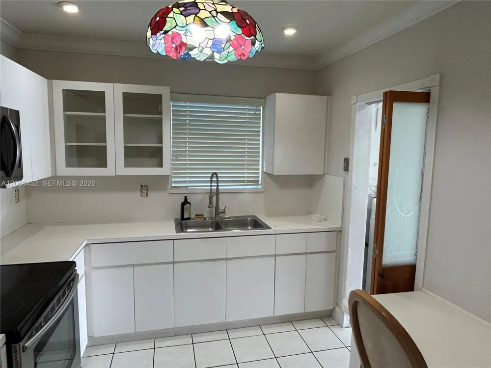 5372 W 4th Ln Hialeah, FL 33012