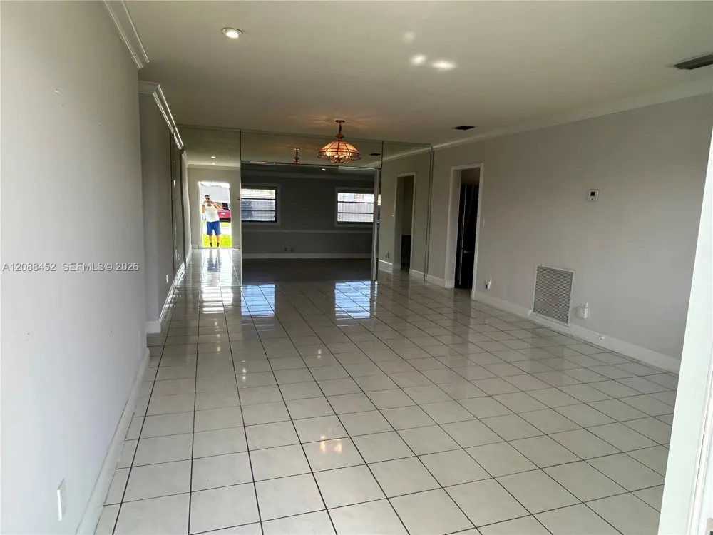 5372 W 4th Ln Hialeah, FL 33012