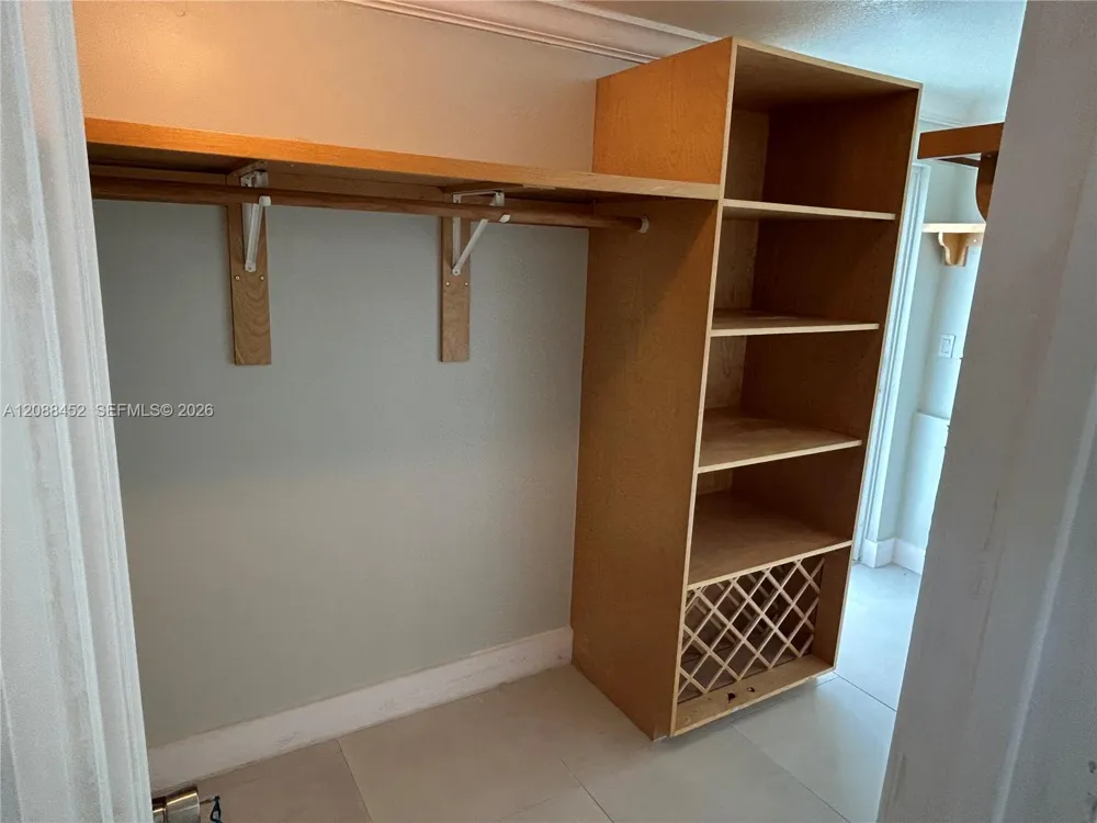 5372 W 4th Ln Hialeah, FL 33012
