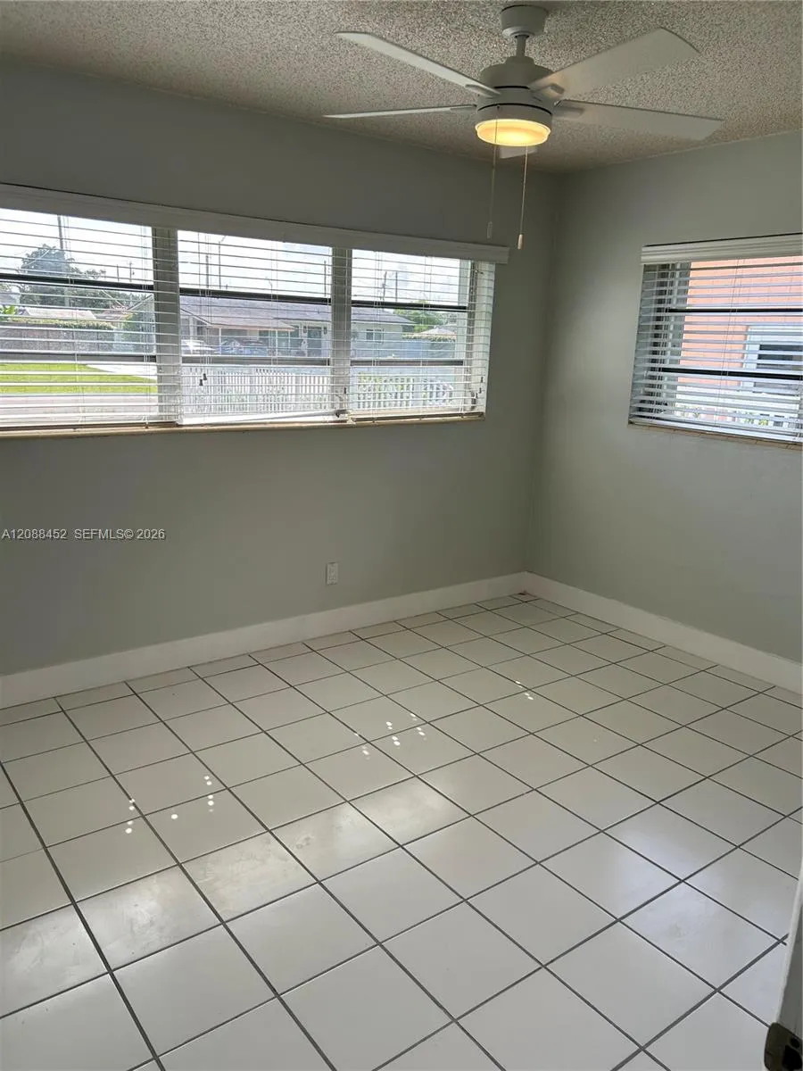 5372 W 4th Ln Hialeah, FL 33012