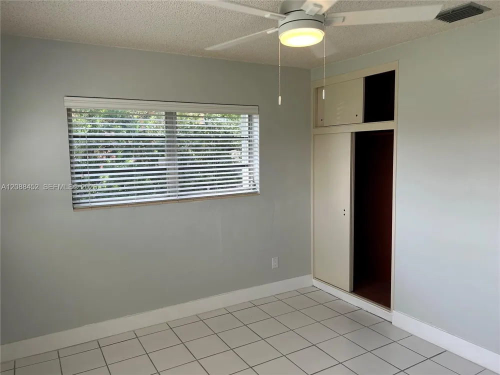 5372 W 4th Ln Hialeah, FL 33012