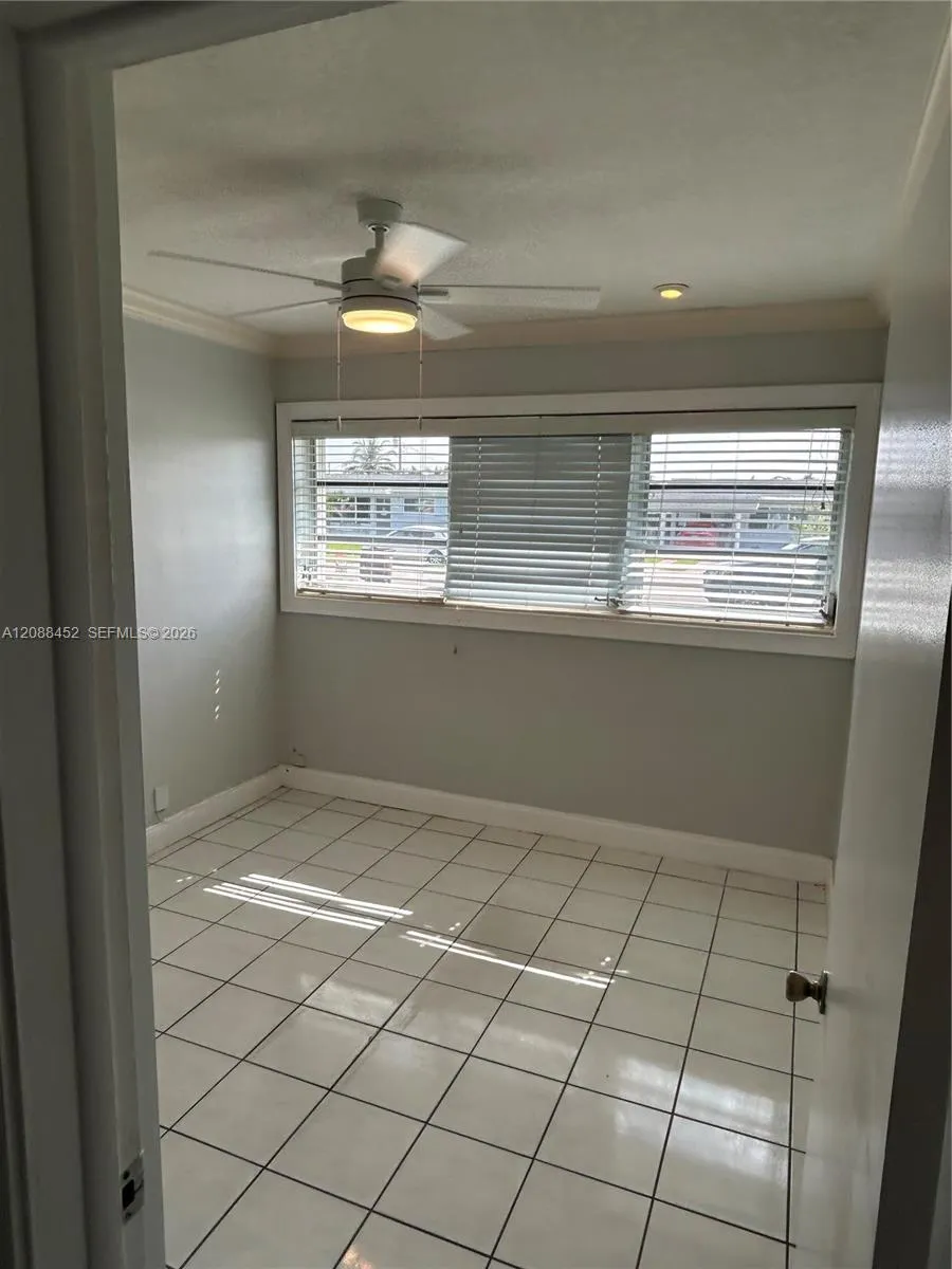 5372 W 4th Ln Hialeah, FL 33012