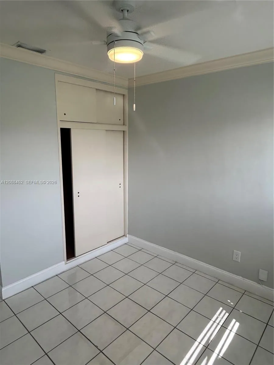 5372 W 4th Ln Hialeah, FL 33012