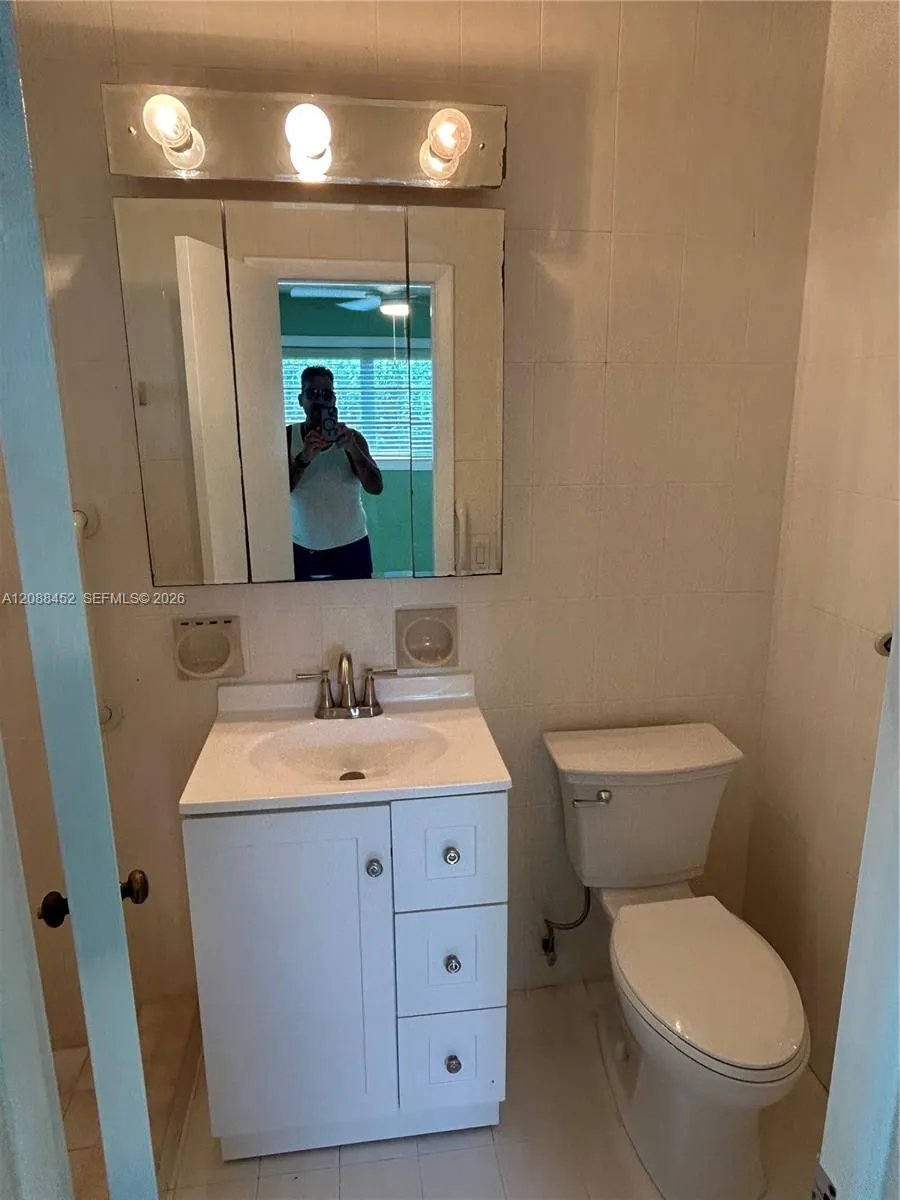 5372 W 4th Ln Hialeah, FL 33012