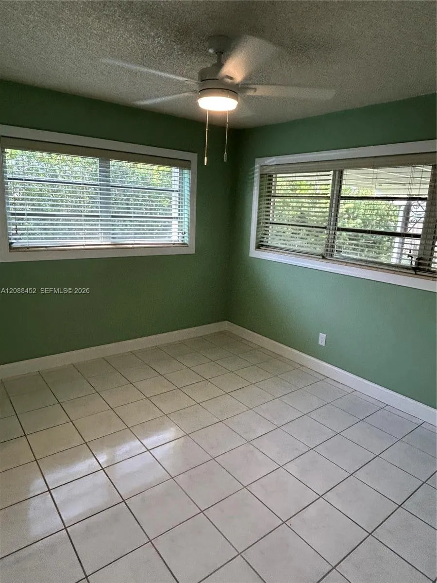 5372 W 4th Ln Hialeah, FL 33012