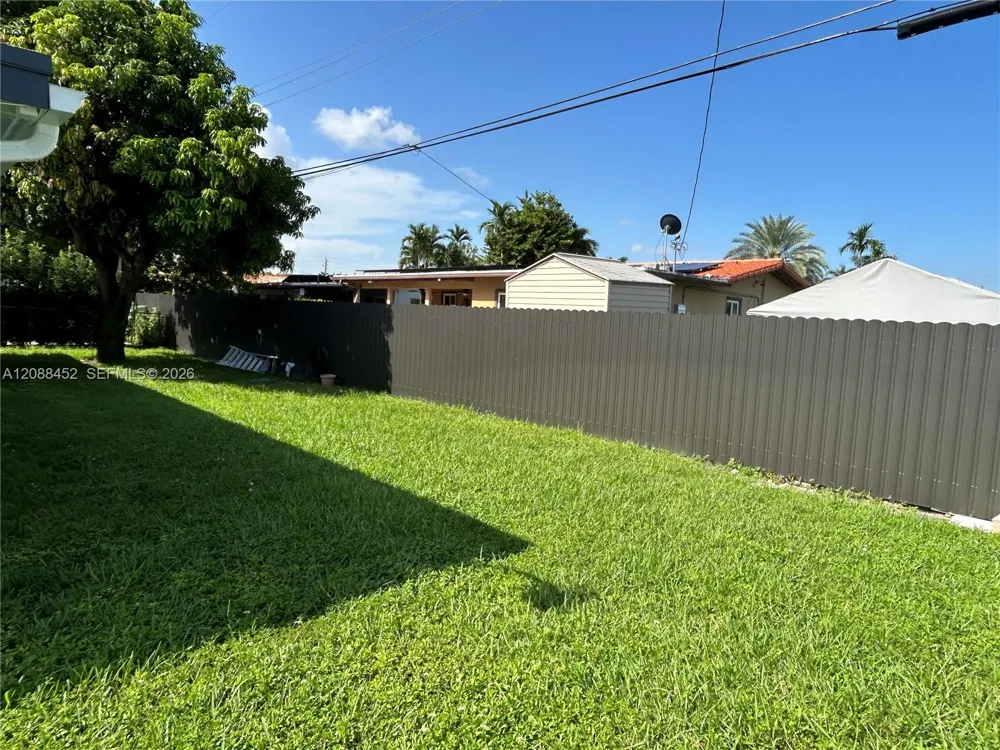 5372 W 4th Ln Hialeah, FL 33012