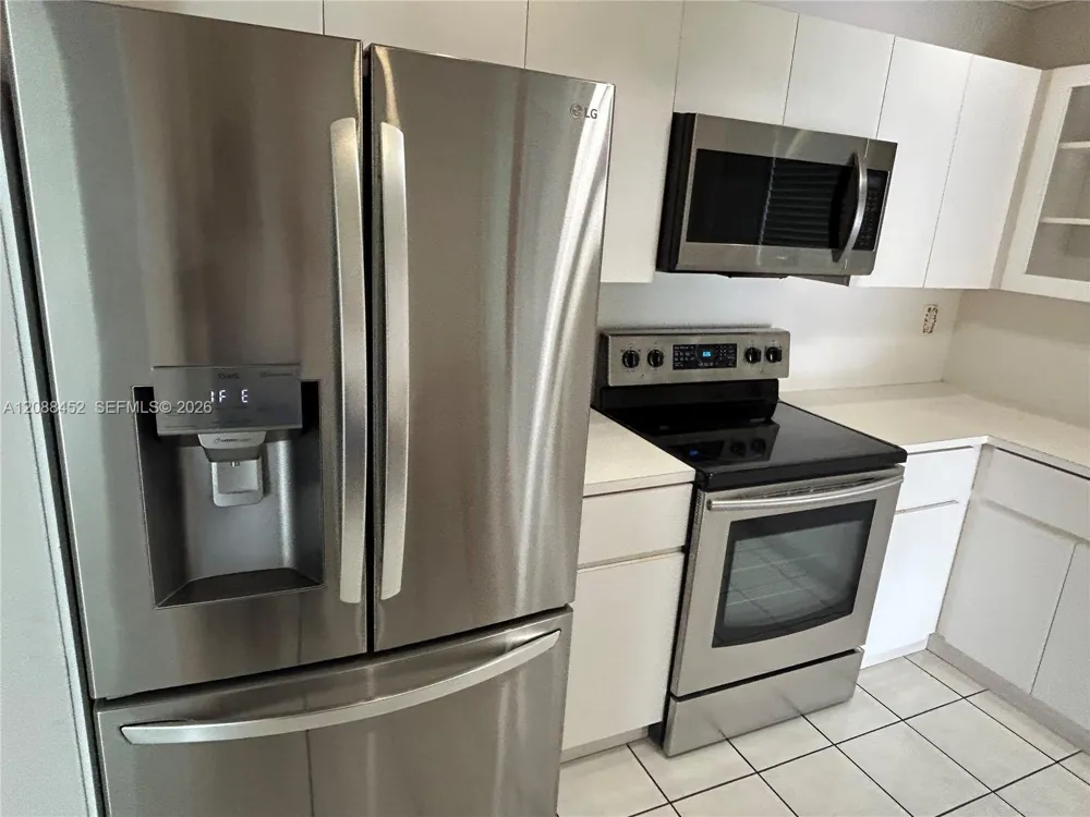 5372 W 4th Ln Hialeah, FL 33012