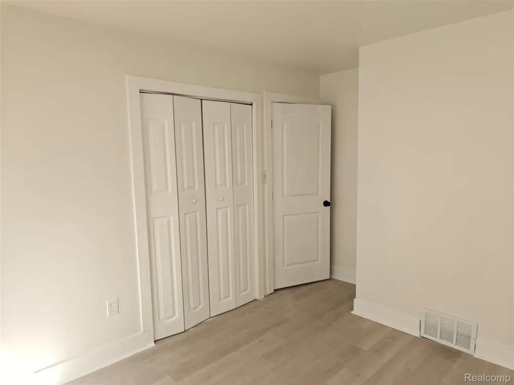 20560 Asbury Park Detroit City, MI 48235