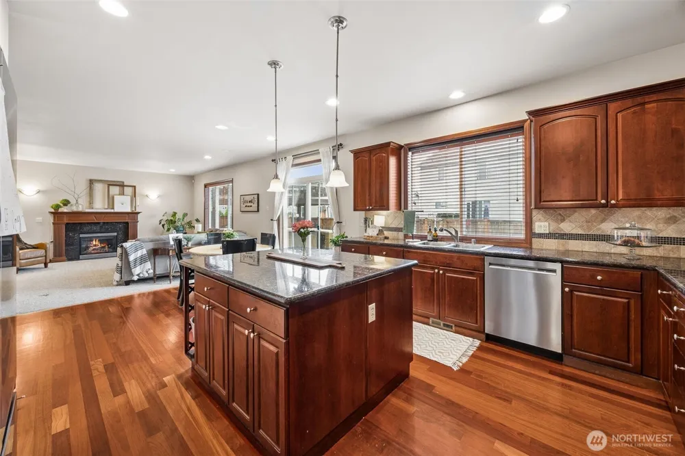 1519 Daffodil Avenue NE Orting, WA 98360