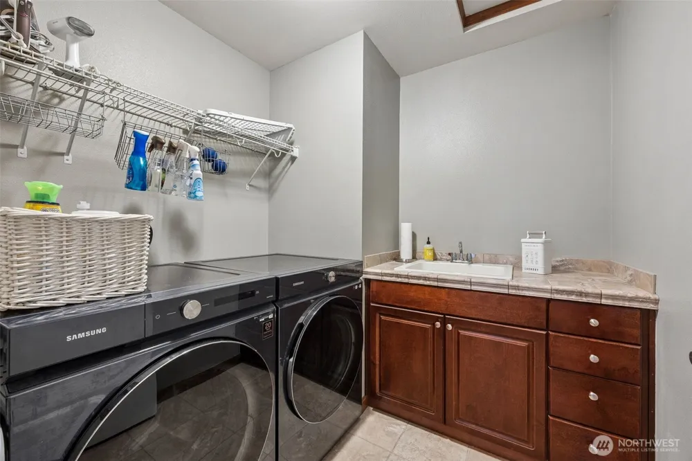 1519 Daffodil Avenue NE Orting, WA 98360