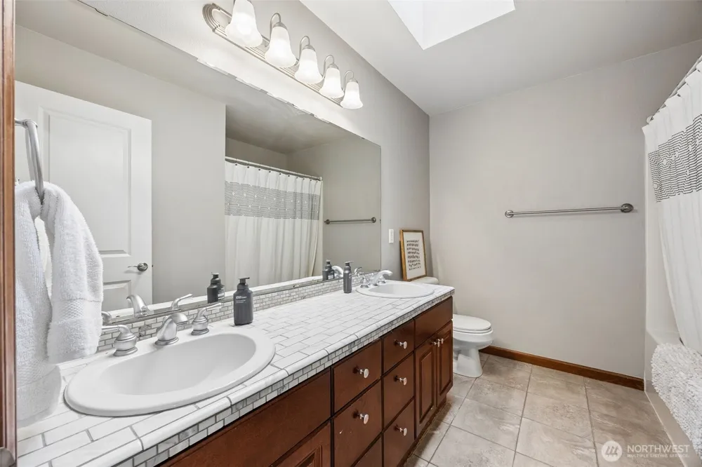 1519 Daffodil Avenue NE Orting, WA 98360