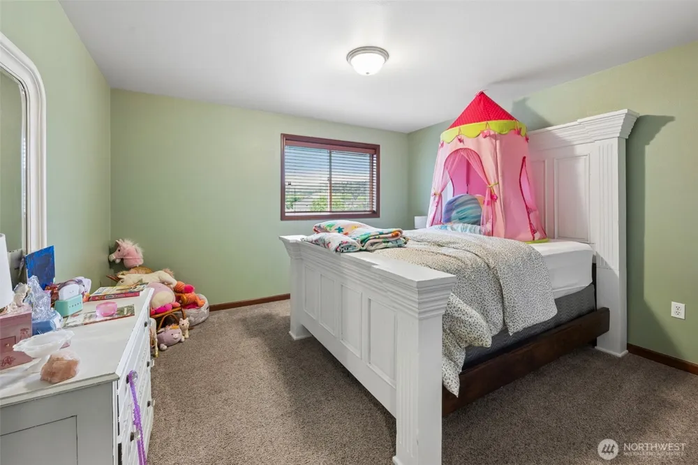 1519 Daffodil Avenue NE Orting, WA 98360