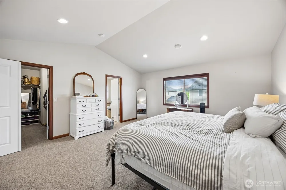 1519 Daffodil Avenue NE Orting, WA 98360