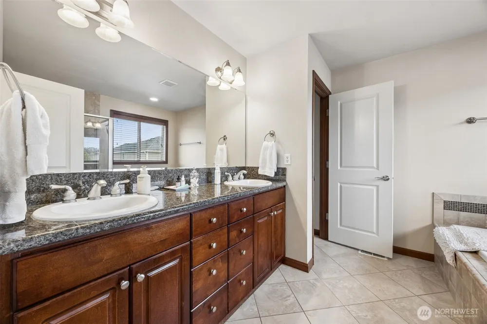 1519 Daffodil Avenue NE Orting, WA 98360