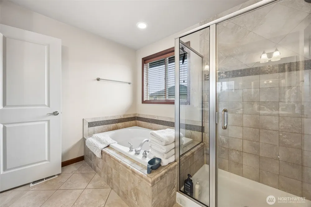 1519 Daffodil Avenue NE Orting, WA 98360