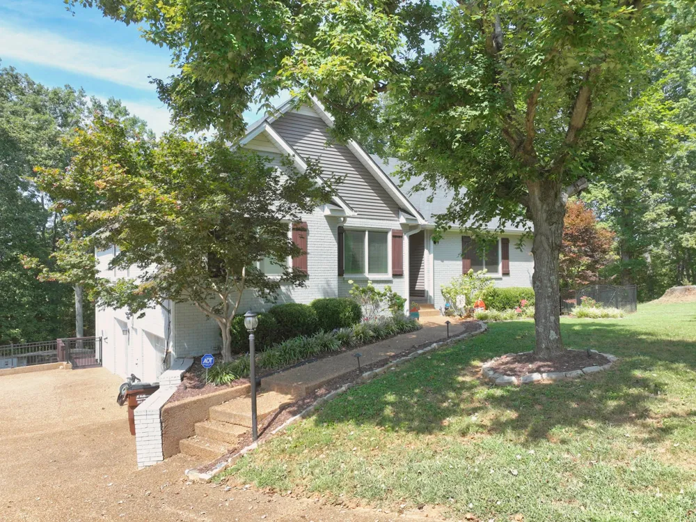 307 Dorris Ct Hendersonville, TN 37075