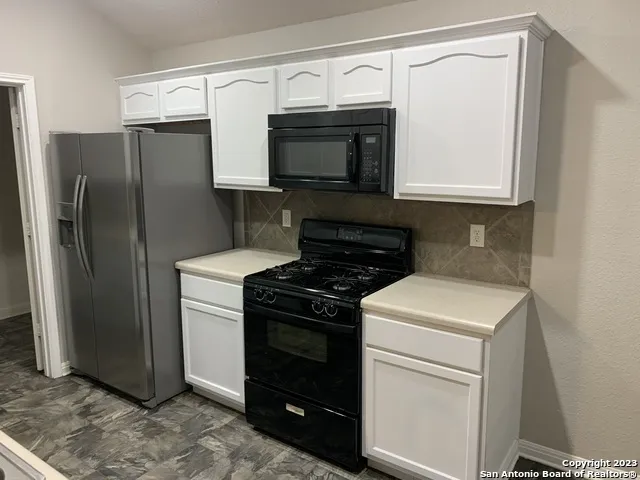 4618 EVERETT LOOP Converse, TX 78109