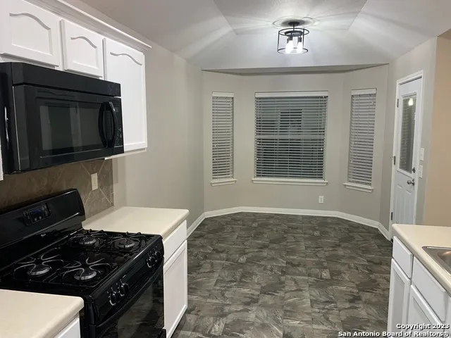 4618 EVERETT LOOP Converse, TX 78109