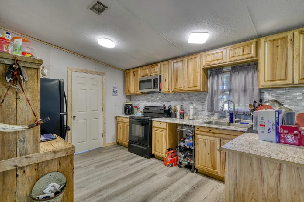 6464 County Road 146 Bedias, TX 77831