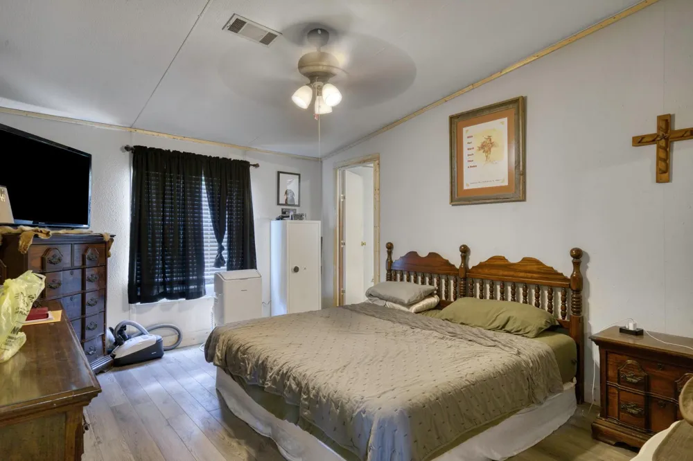 6464 County Road 146 Bedias, TX 77831