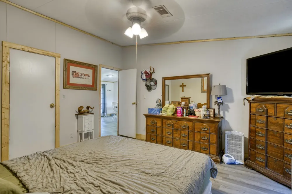 6464 County Road 146 Bedias, TX 77831