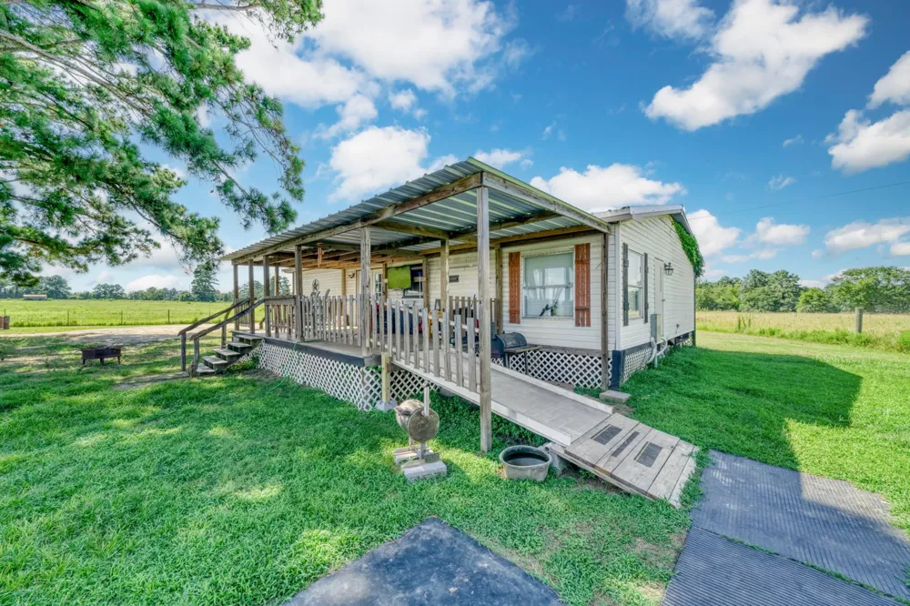 6464 County Road 146 Bedias, TX 77831