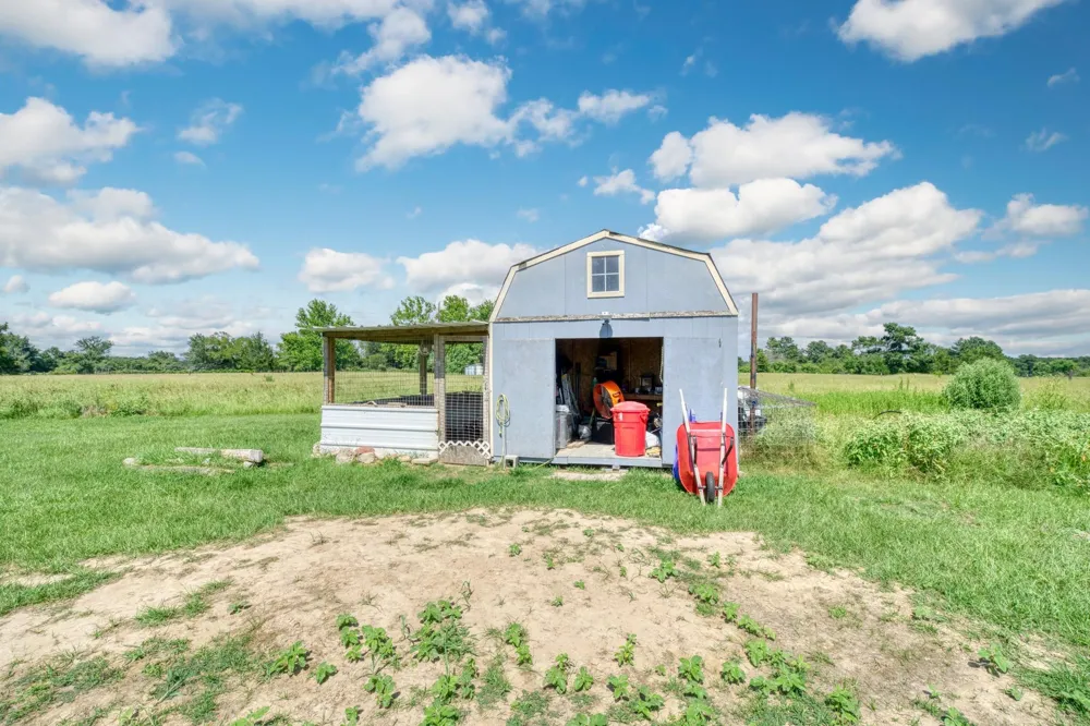 6464 County Road 146 Bedias, TX 77831
